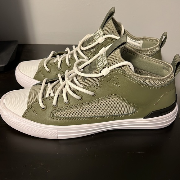 Men’s Converse 8.5 - Picture 2 of 4